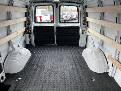 Used 2024 Chevrolet Express 2500 w/ Driver Convenience Package image 12