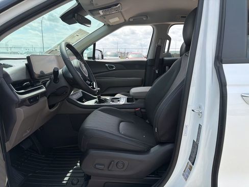 New 2026 Kia Carnival EX FWD image 18