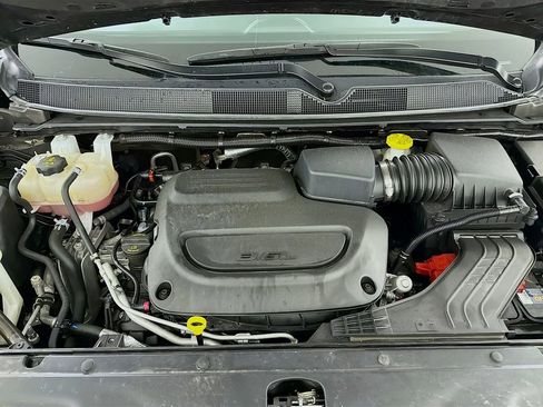 Used 2023 Chrysler Pacifica Limited image 34