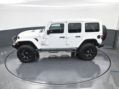 Used 2018 Jeep Wrangler Unlimited Sahara AWD/4WD image 28