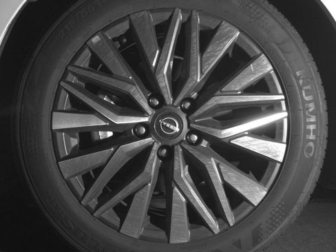 Used 2025 Nissan Altima 2.5 SV FWD image 12