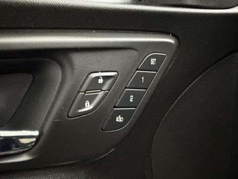 Used 2017 Chevrolet Malibu Premier w/ Driver Confidence Package FWD image 11