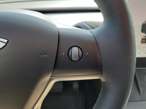 Used 2024 Tesla Model Y Long Range AWD/4WD image 30