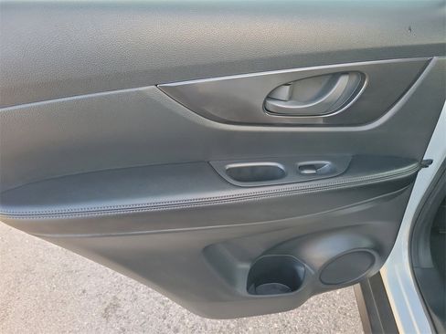 Certified 2020 Nissan Rogue S image 11