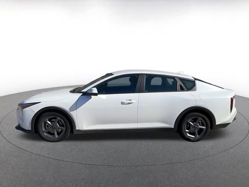 Used 2025 Kia K4 LXS image 9