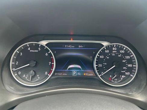 Used 2025 Nissan Sentra SR FWD image 19