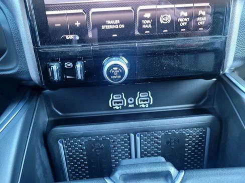 New 2026 RAM 2500 Laramie AWD/4WD image 17