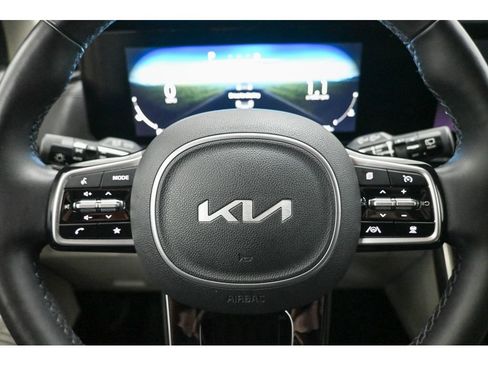 Used 2022 Kia Carnival SX Prestige image 12