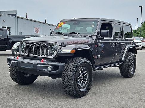 Certified 2025 Jeep Wrangler Unlimited Rubicon AWD/4WD image 3