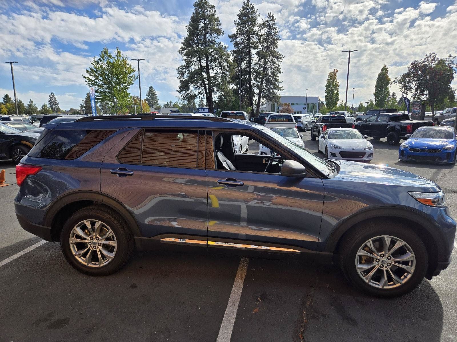 Used 2020 Ford Explorer XLT w/ Equipment Group 202A AWD/4WD image 6