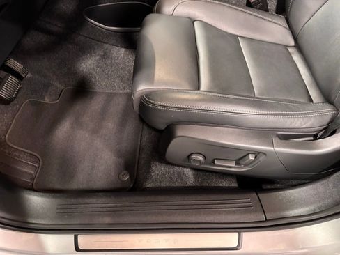 Certified 2025 Volvo XC40 B5 Plus image 11