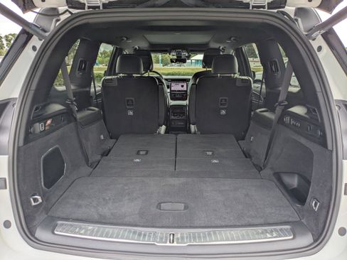Certified 2024 Jeep Grand Cherokee L Overland w/ Luxury Tech Group IV AWD/4WD image 12