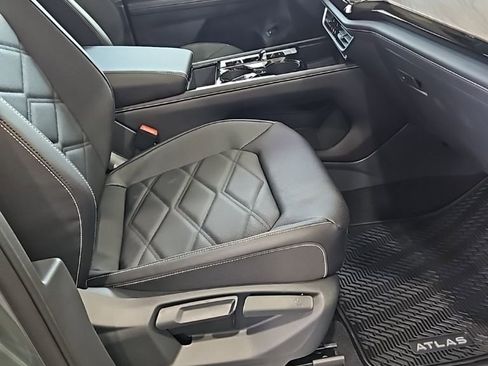 New 2026 Volkswagen Atlas SE FWD image 13