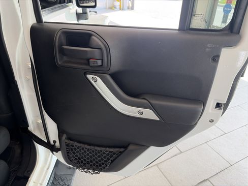 Used 2012 Jeep Wrangler Unlimited Sahara w/ Connectivity Group image 29