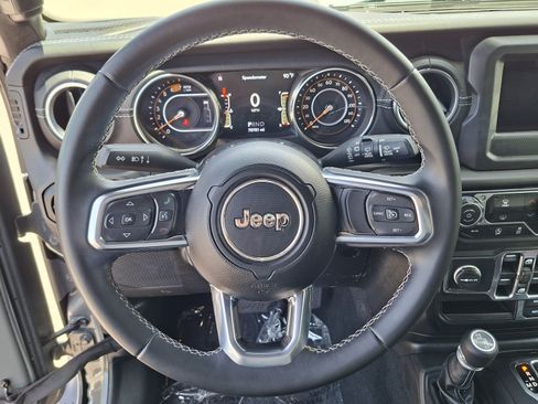 Used 2020 Jeep Wrangler Unlimited Sahara w/ LED Lighting Group AWD/4WD image 11
