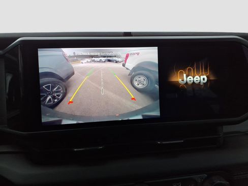 Used 2025 Jeep Wrangler Sahara image 21