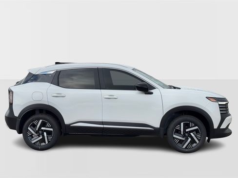 New 2026 Nissan Kicks SV image 8
