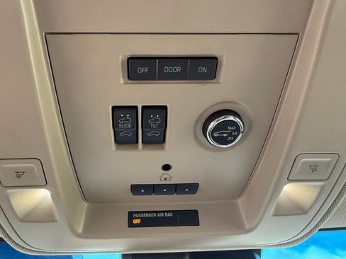 Used 2016 Cadillac Escalade ESV Premium AWD/4WD image 35