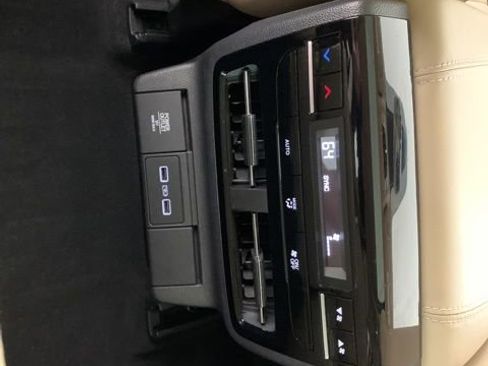 Used 2022 Acura MDX SH-AWD w/ Technology Package image 38