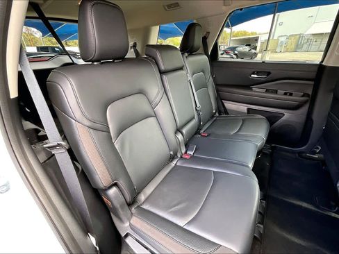 Used 2025 Nissan Pathfinder SL image 20