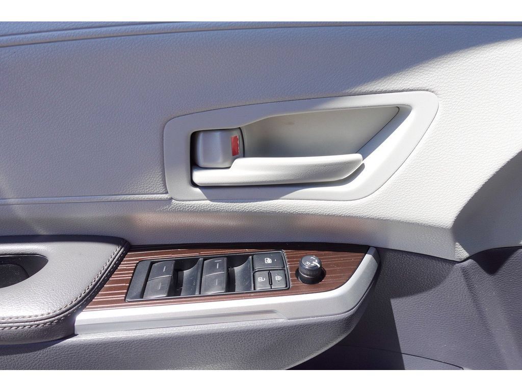 Certified 2023 Toyota Sienna LE FWD image 12