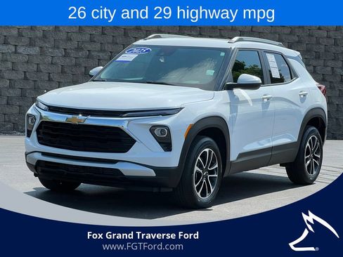 Used 2025 Chevrolet TrailBlazer LT AWD/4WD image 1