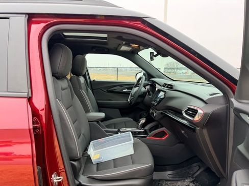 Used 2023 Chevrolet TrailBlazer RS w/ Sun and Liftgate Package image 11