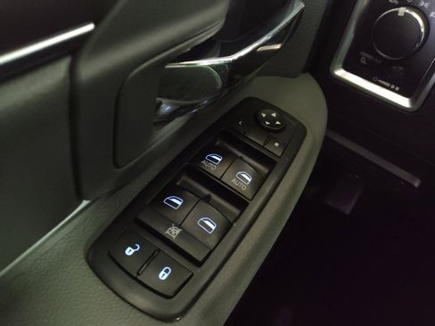 Used 2019 RAM 1500 Classic SLT RWD image 27