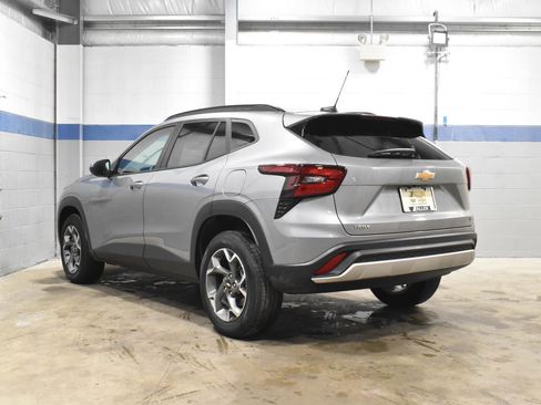 Used 2024 Chevrolet Trax LT w/ Driver Confidence Package FWD image 23