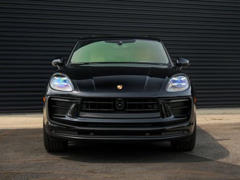 Certified 2026 Porsche Macan AWD/4WD image 6