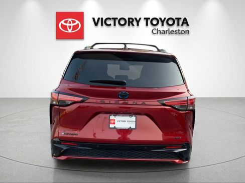 Used 2025 Toyota Sienna XSE w/ XSE Premium Package AWD/4WD image 4
