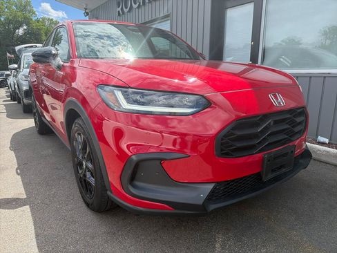 Used 2024 Honda HR-V Sport image 3