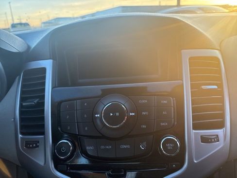 Used 2014 Chevrolet Cruze LS image 16