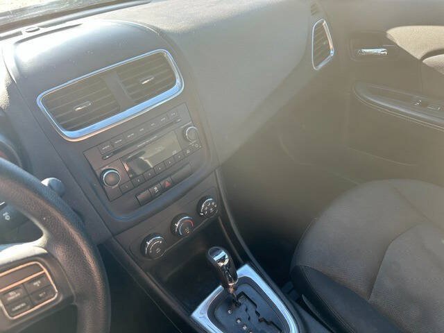Used 2013 Dodge Avenger SE FWD image 19