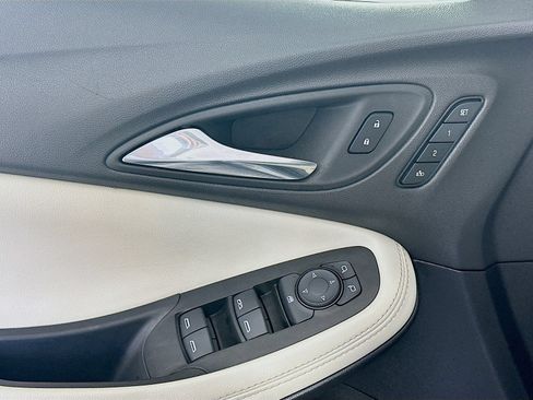 Used 2023 Buick Encore GX Essence w/ Experience Buick Package FWD image 17