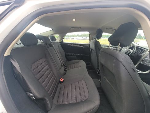Used 2020 Ford Fusion SE AWD/4WD image 29
