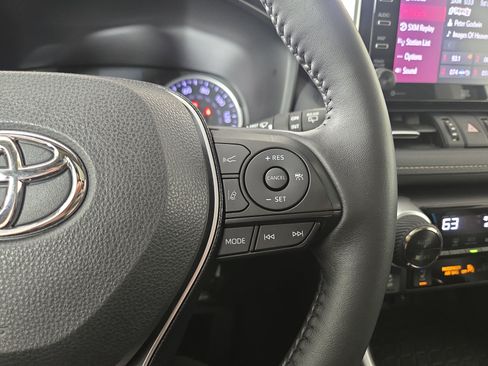 Used 2021 Toyota RAV4 XLE Premium AWD/4WD image 16