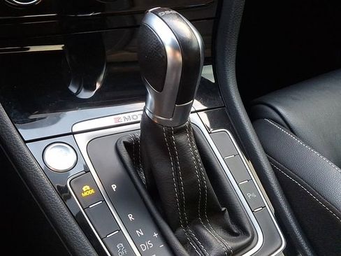 Used 2017 Volkswagen Golf R 4-Door image 15