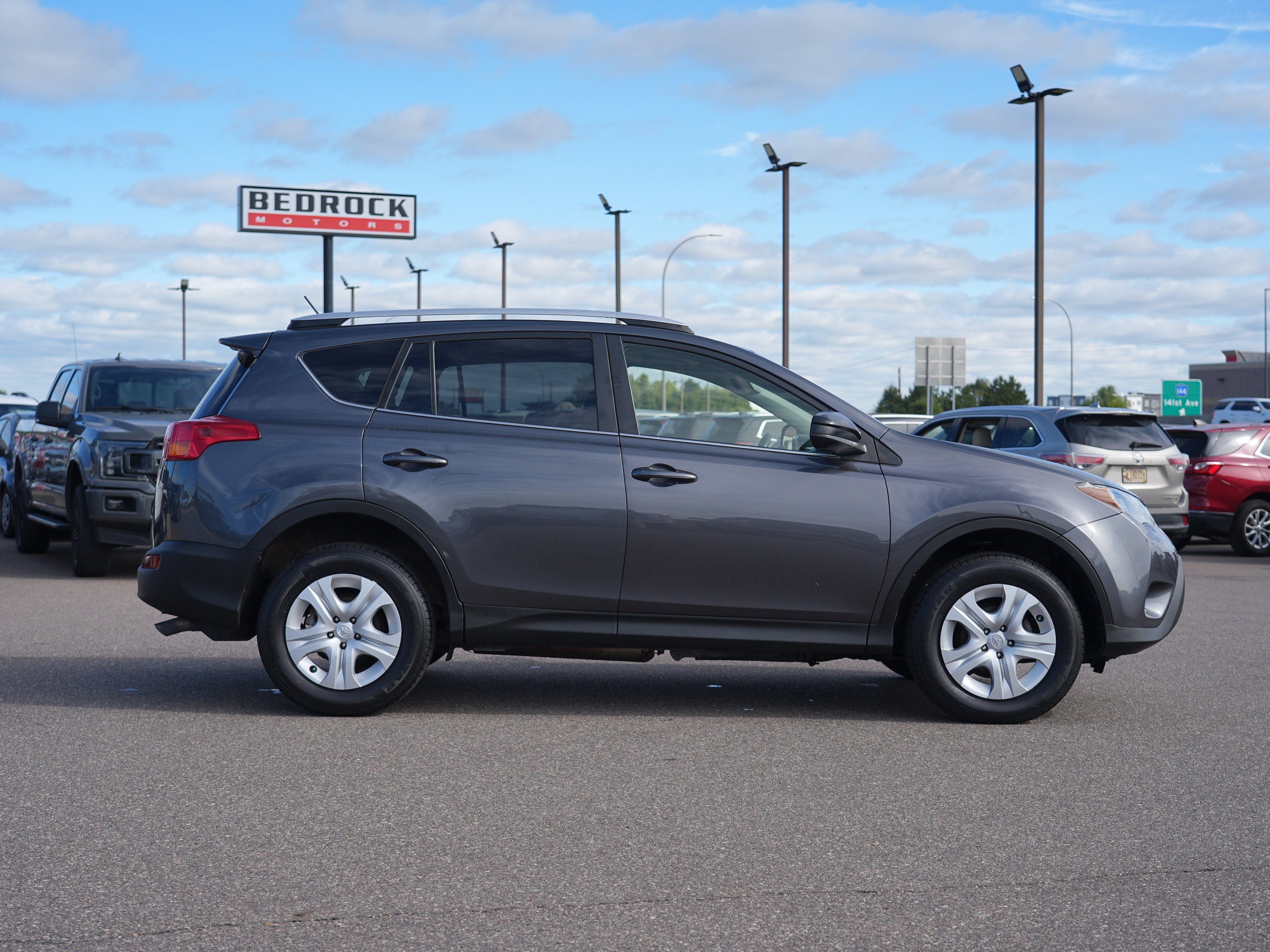 Used 2015 Toyota RAV4 LE AWD/4WD image 2