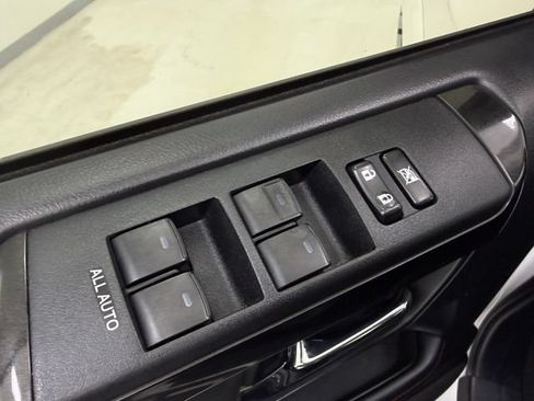 Used 2019 Toyota 4Runner TRD Off-Road AWD/4WD image 28