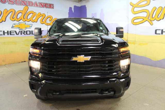 Used 2025 Chevrolet Silverado 2500 Custom w/ Custom Value Package AWD/4WD image 3