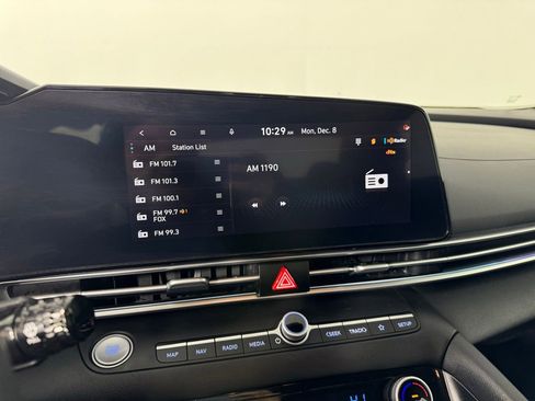 Used 2024 Hyundai Elantra SEL image 13