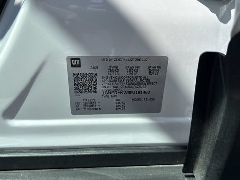 Used 2023 Chevrolet Traverse LT w/ LPO, Floor Liner Package FWD image 28
