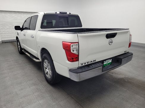 Used 2017 Nissan Titan SV image 5