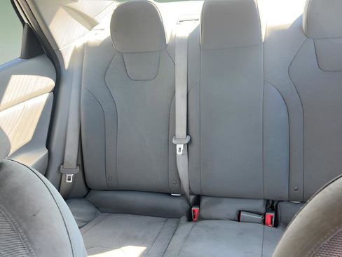 Used 2022 Hyundai Elantra SE w/ Preferred Accessory Package image 11