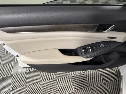 Used 2021 Honda Accord Touring image 14