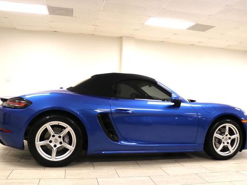 Used 2018 Porsche 718 Boxster RWD image 12