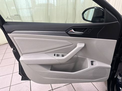 Used 2024 Volkswagen Jetta SE image 32