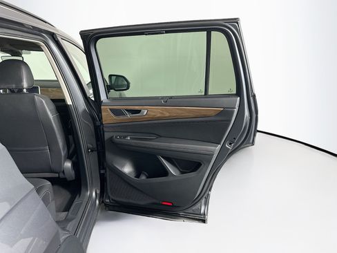 Used 2025 Volkswagen Atlas SE FWD image 31
