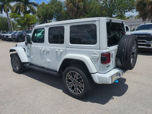 Used 2023 Jeep Wrangler Unlimited Sahara AWD/4WD image 8
